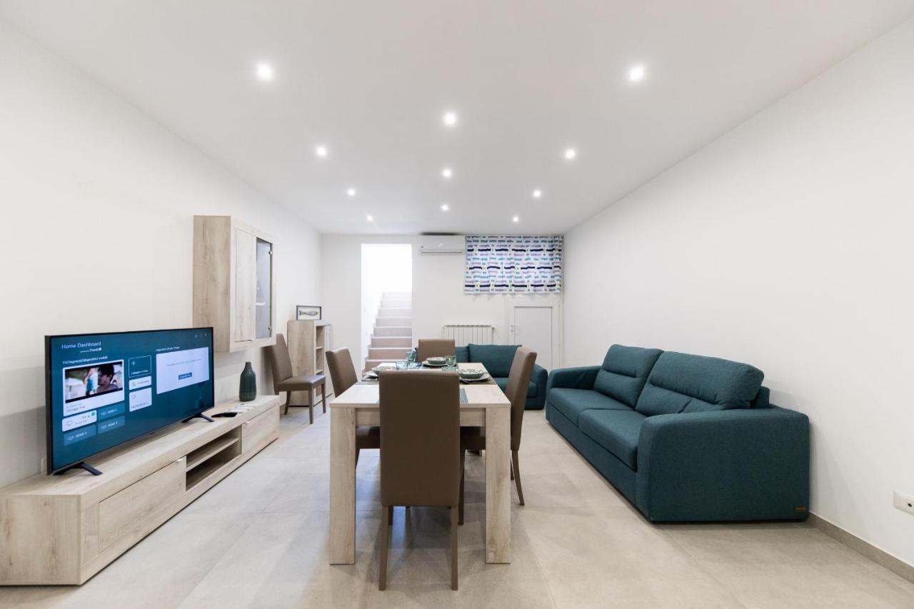 Plume Apartment By Wonderful Italy Bari Bagian luar foto